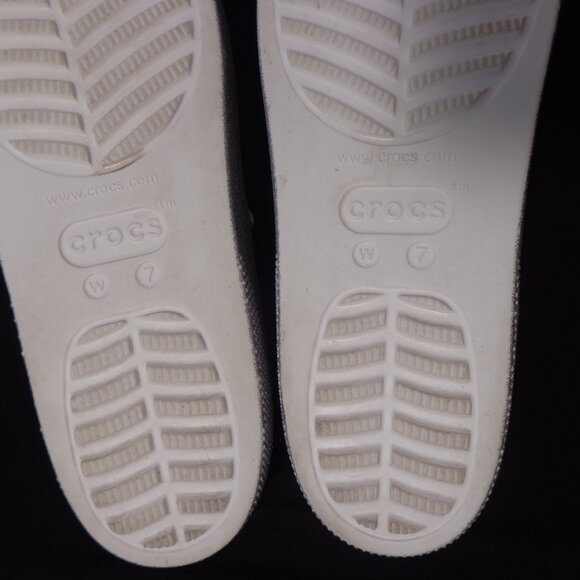 Crocs Women's  Silver Classic Platform Glitter Flip Flop Shoes Sandals Size 7 - Picture 5 of 7